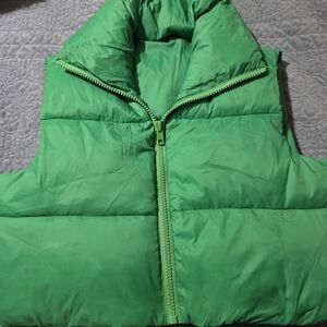 Kids Green Puffer Vest,Perfect Condition,Size M!Stunning